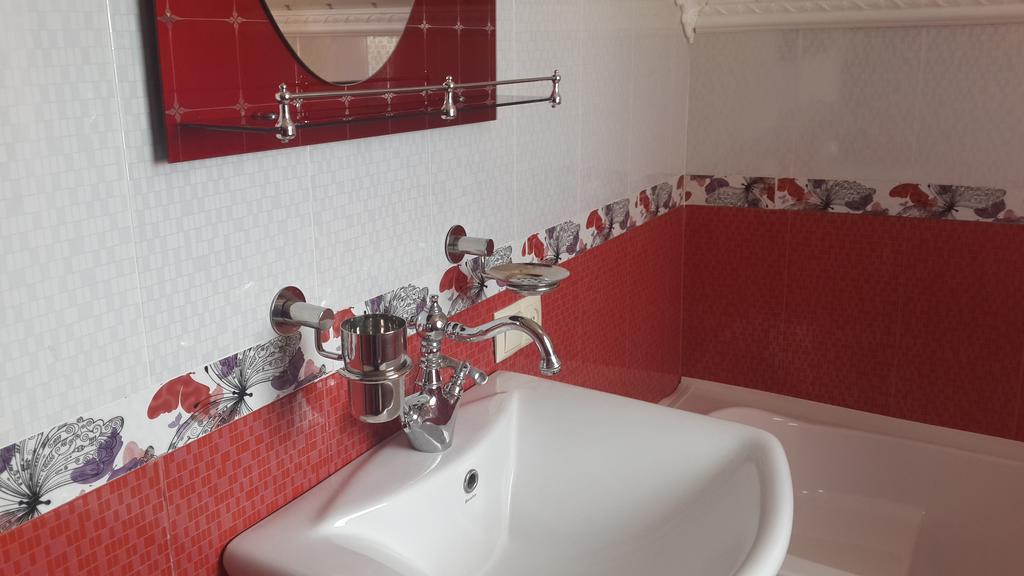 Edemi Hotel クタイシ エクステリア 写真